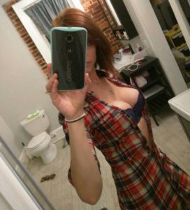 photo selfie hot plan cul avec fille sexy du 83