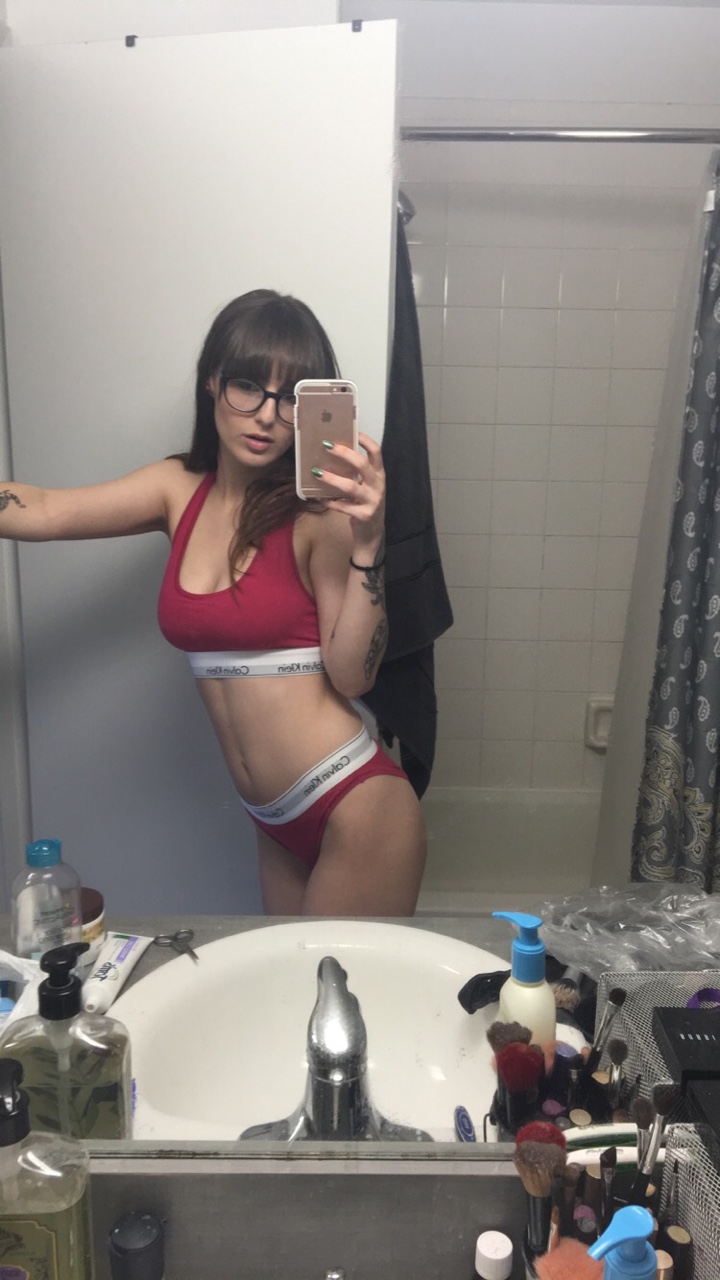 selfie sexy de femme du 52 pour plan pipe et cul